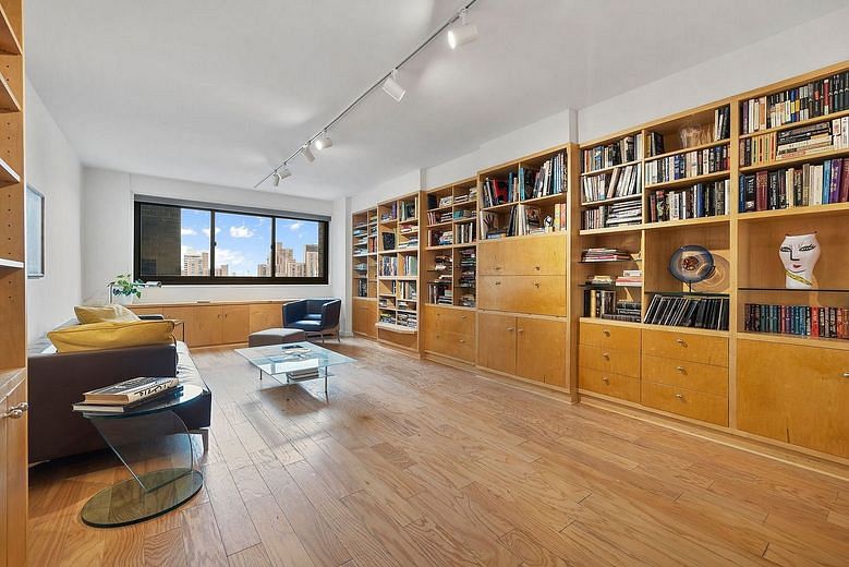 1725 York Avenue #33A