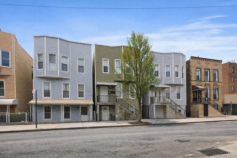 1727 Hunt Avenue