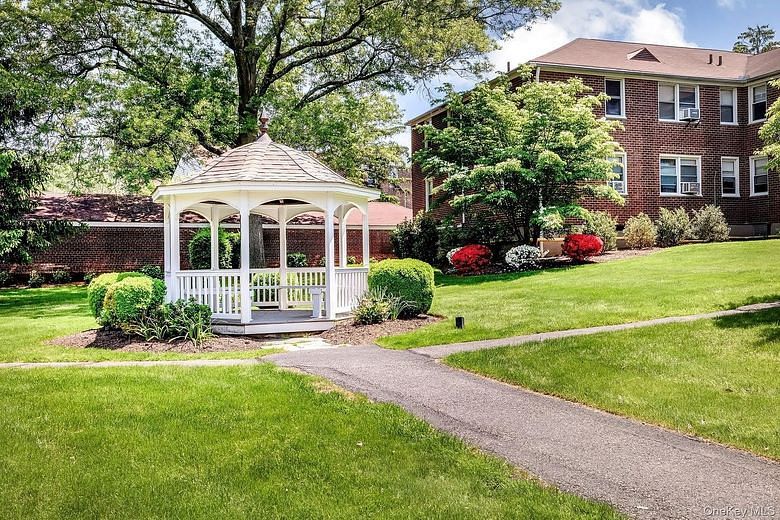 175 Bryant Avenue #1I