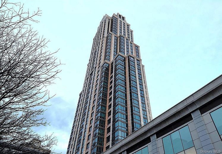 175 Huguenot Street #1005