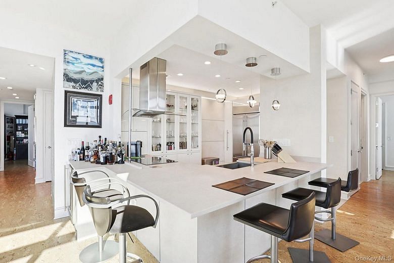 175 Huguenot Street #PH-302