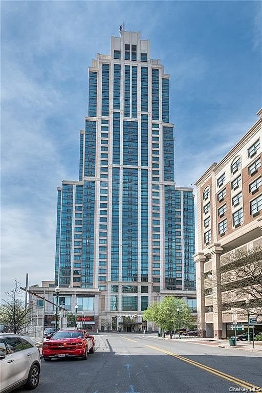 175 Huguenot Street #PH 604