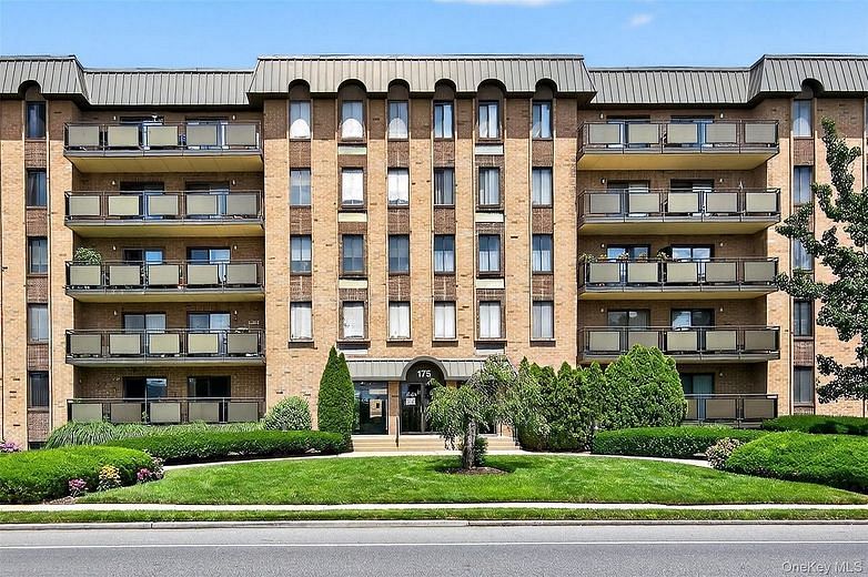 175 Maple Ave #2M