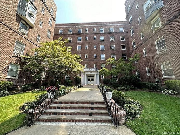 17506 Devonshire Boulevard #4C