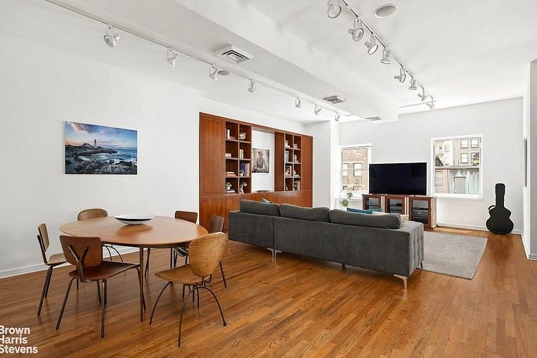 176 Broadway #12E