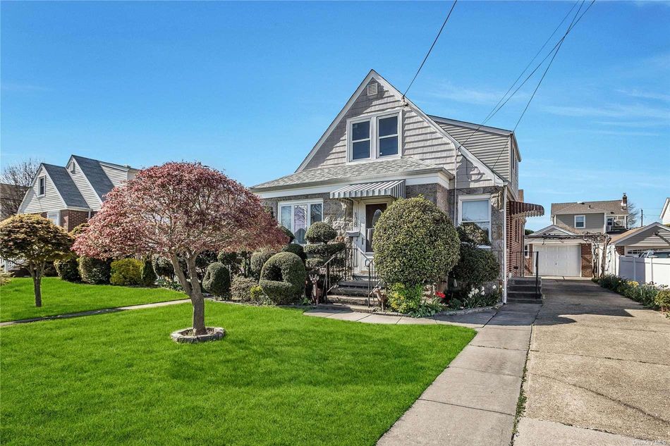 Image 1 of 24 for 178 Dow Avenue in Long Island, Mineola, NY, 11501