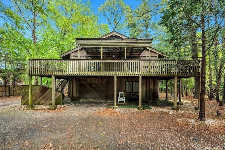 179 Gnarled Hollow Road