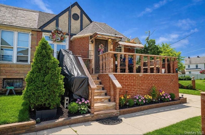 17910 Mathewson Court