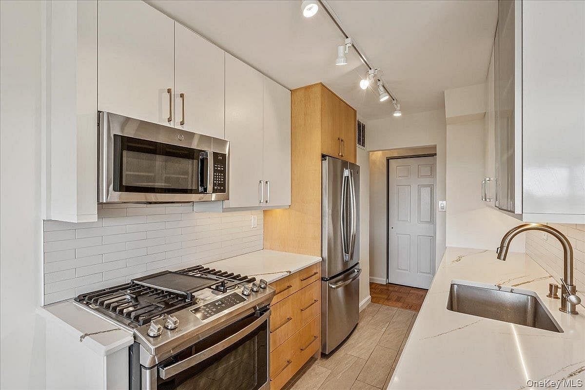 Image 1 of 25 for 18-15 215th Street #9R in Queens, Bayside, NY, 11360