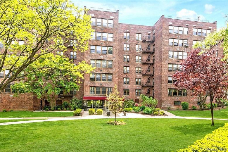 18-75 Corporal Kennedy Street #2K