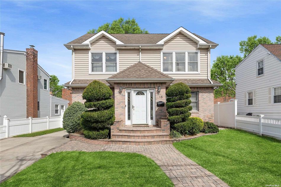 Image 1 of 22 for 18 Avalon Road in Long Island, Hewlett, NY, 11557
