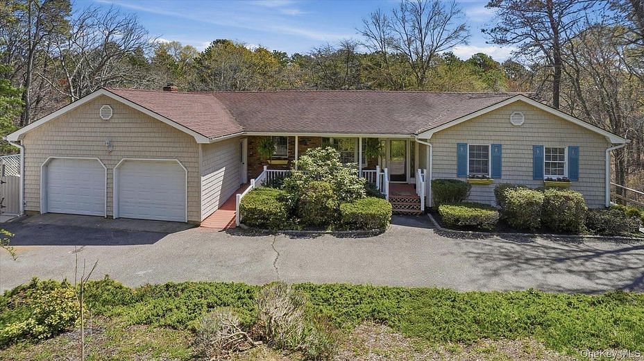 18 Beaver Lane W