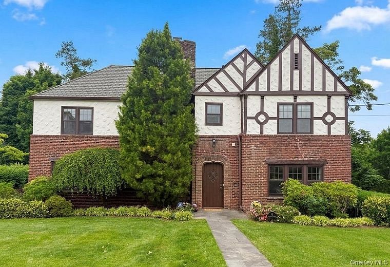 18 Fenimore Drive