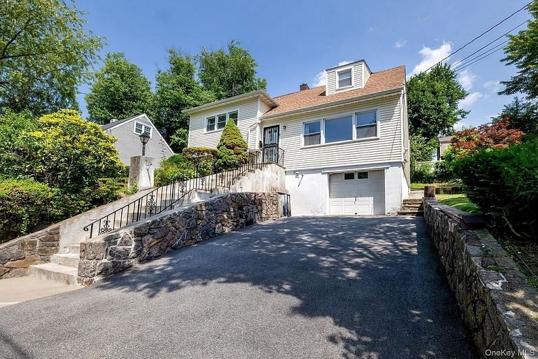 18 Gainsborg Avenue E