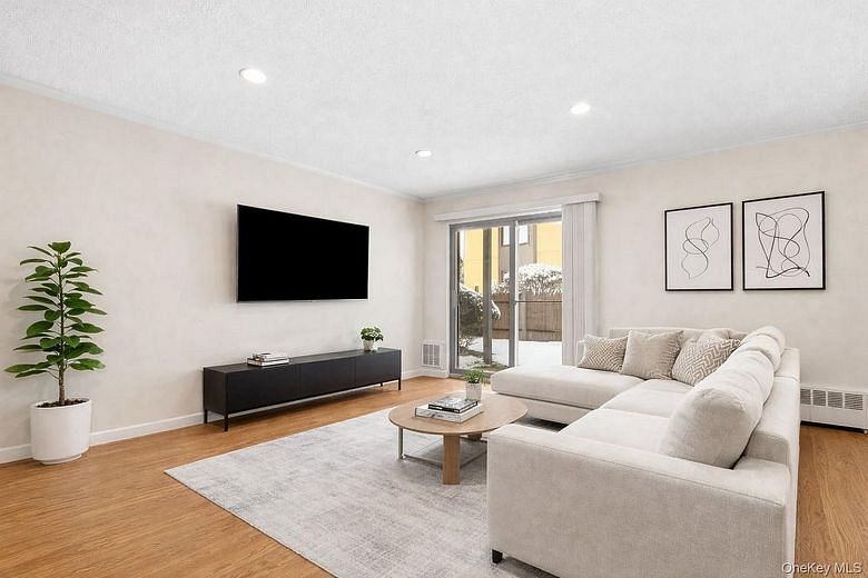 18 Granada Crescent #13