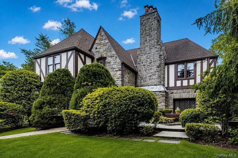 18 Hemlock Road