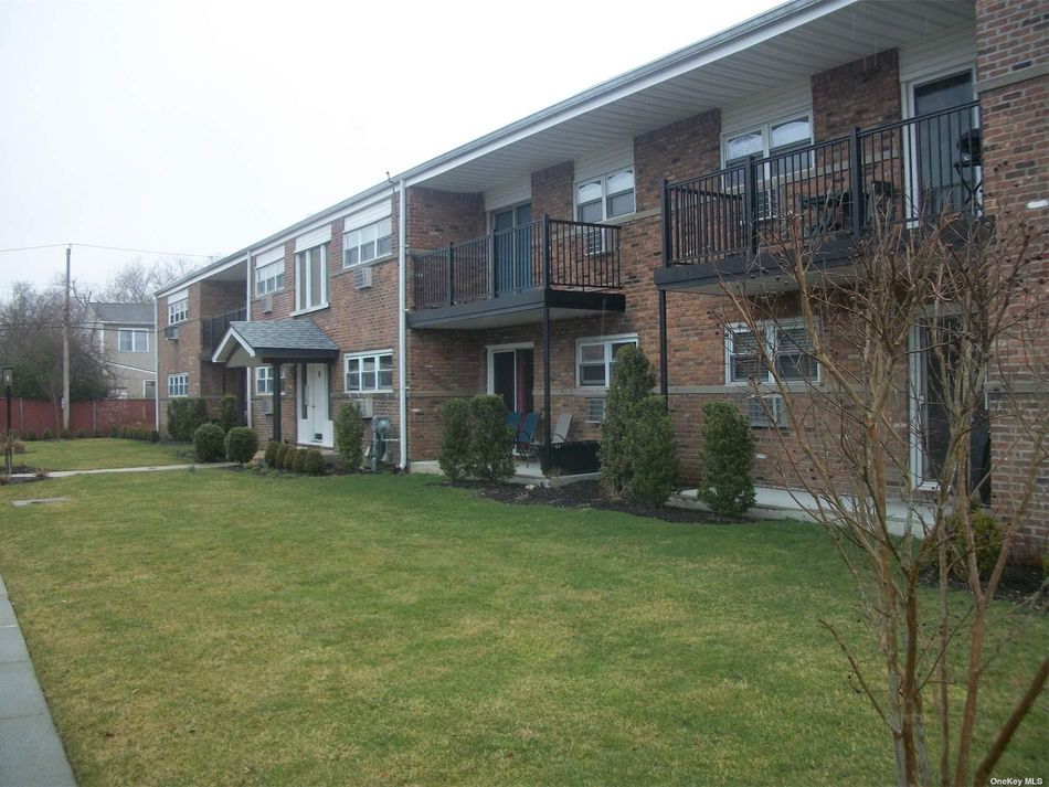 Image 1 of 12 for 18 Ivy Street #2B in Long Island, Farmingdale, NY, 11735