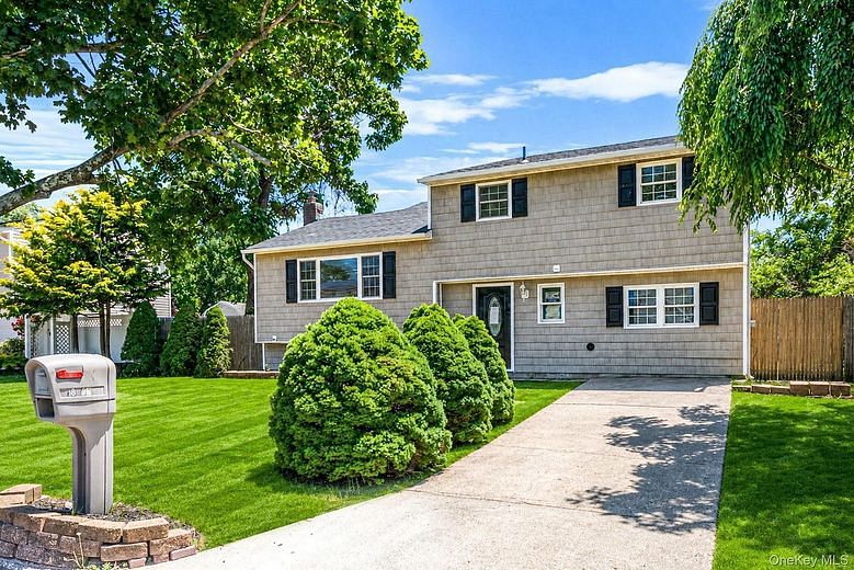 18 Lark Drive