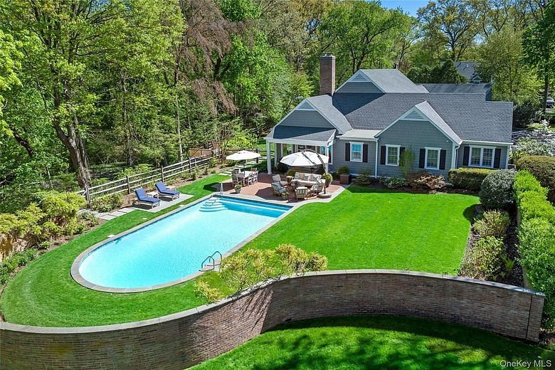 18 Matinecock Farms Road