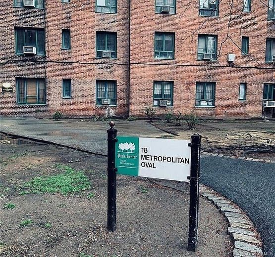 18 Metropolitan Oval #8A