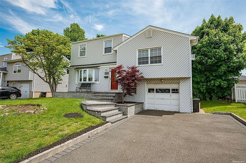 Image 1 of 21 for 18 Opal Drive in Long Island, Plainview, NY, 11803