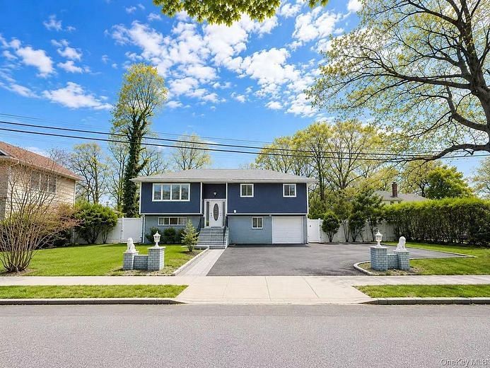 18 Park Drive East