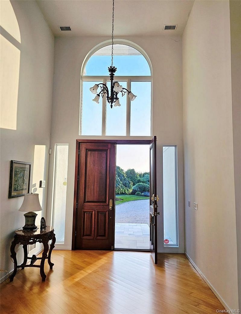 18 Pine Tree Lane