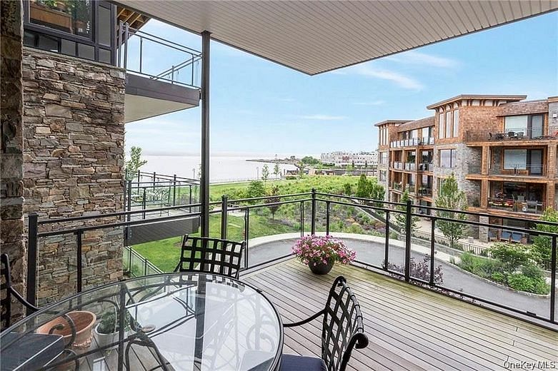 18 Rivers Edge Drive #305