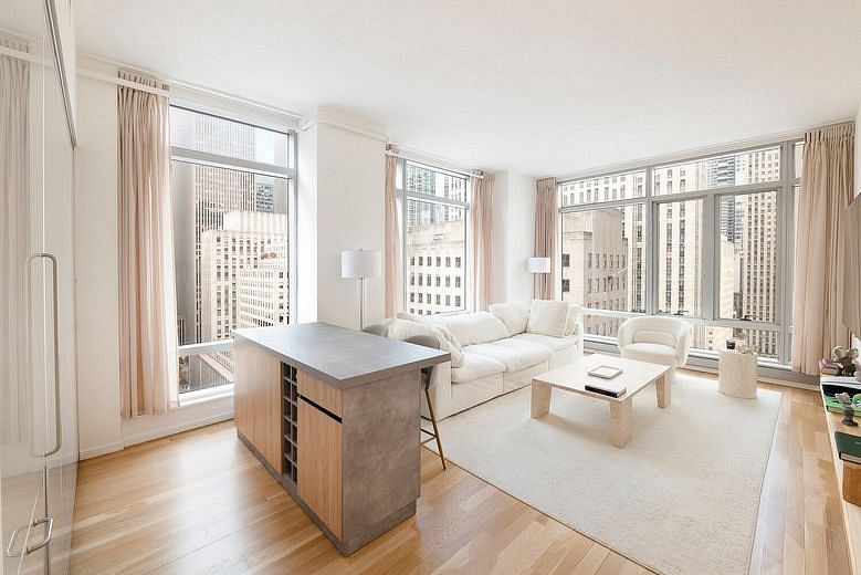 18 West 48th Street #18E