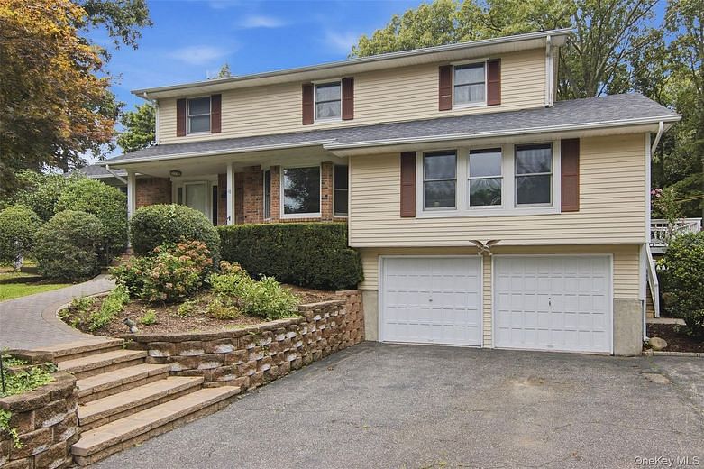 18 White Deer Court