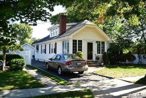 18 Yale Place