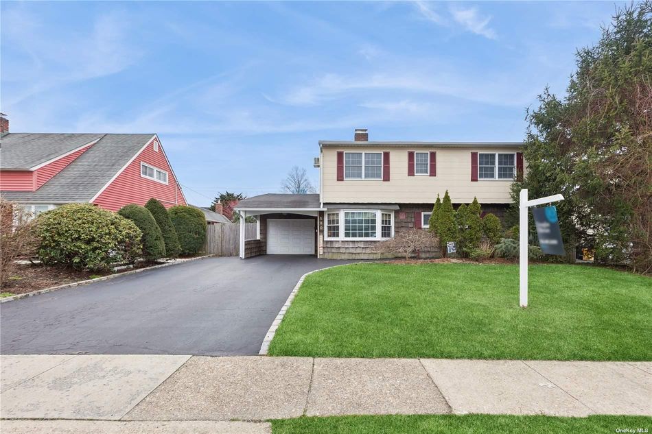 Image 1 of 25 for 180 Blueberry Lane in Long Island, Hicksville, NY, 11801