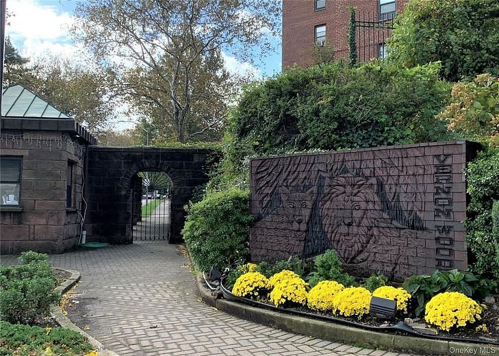 180 Pearsall Drive #6F