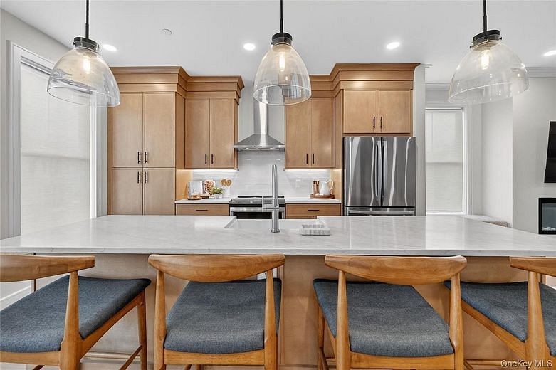 1815 Soundview Court