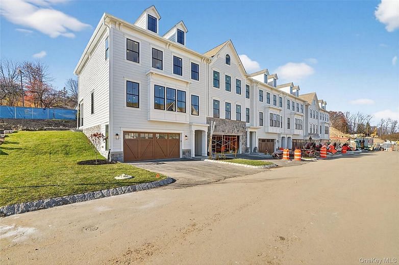 1817 Soundview Court