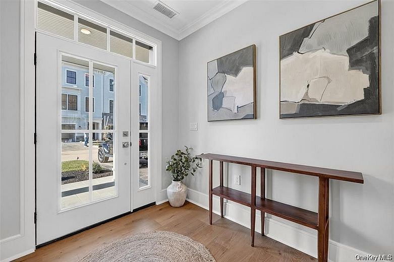 1818 Soundview Court