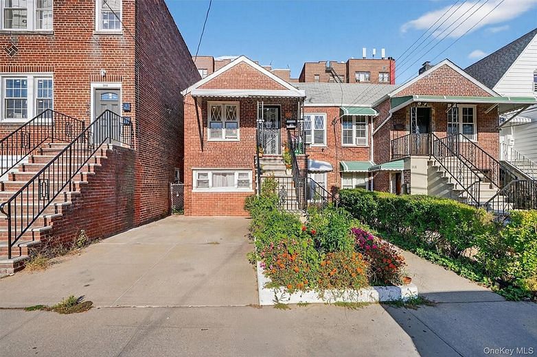 1818 Tomlinson Avenue