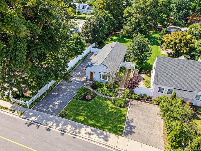 182 Commack Road