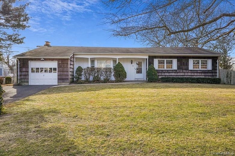 182 Connetquot Drive