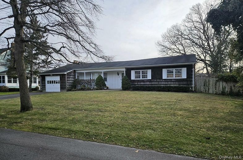 182 Connetquot Drive