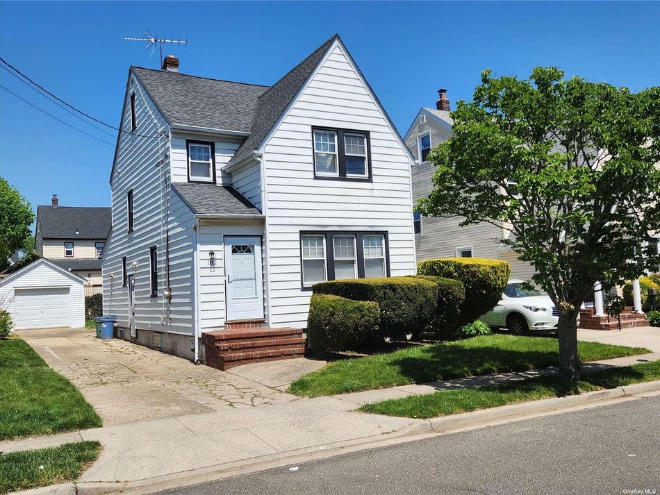Image 1 of 31 for 182 Fairlawn Avenue in Long Island, West Hempstead, NY, 11552