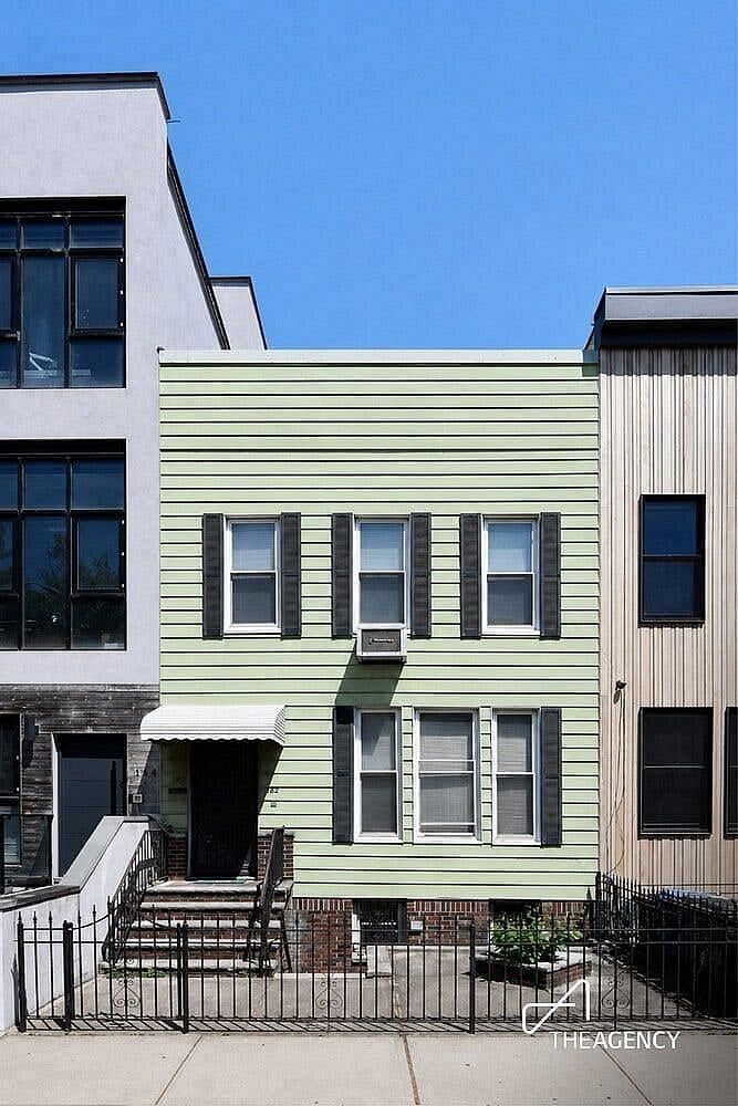 182 Russell Street