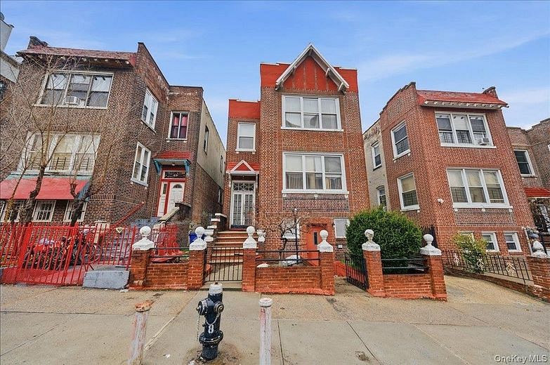 1825 Andrews Avenue S