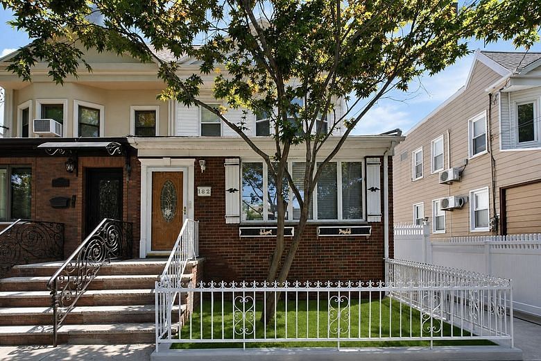 1829 West 10th Street