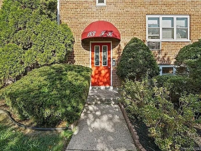 183 Drake Avenue #1j