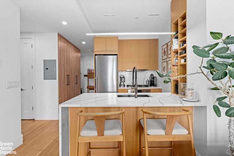 183 MC GUINNESS Boulevard #3A