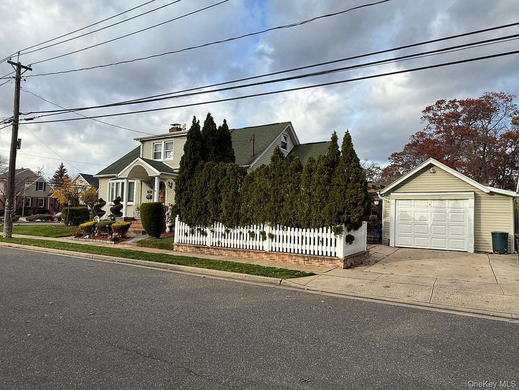 Image 1 of 7 for 183 N Cottage Street in Long Island, Hempstead, NY, 11580