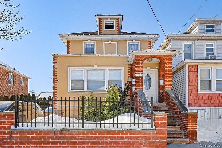 1831 Paulding Avenue