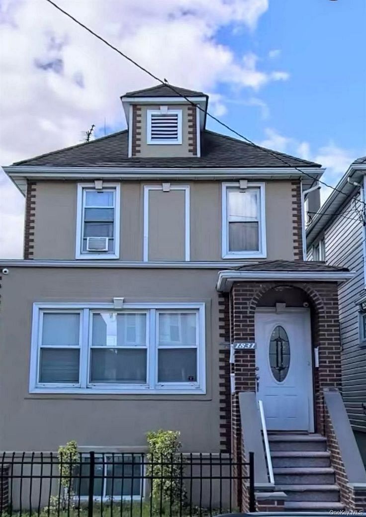 1831 Paulding Avenue