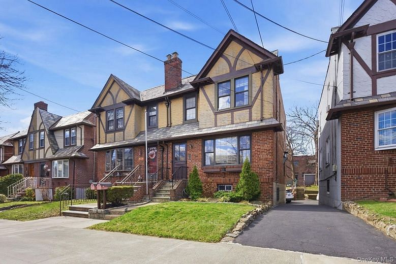 1835 Narragansett Avenue